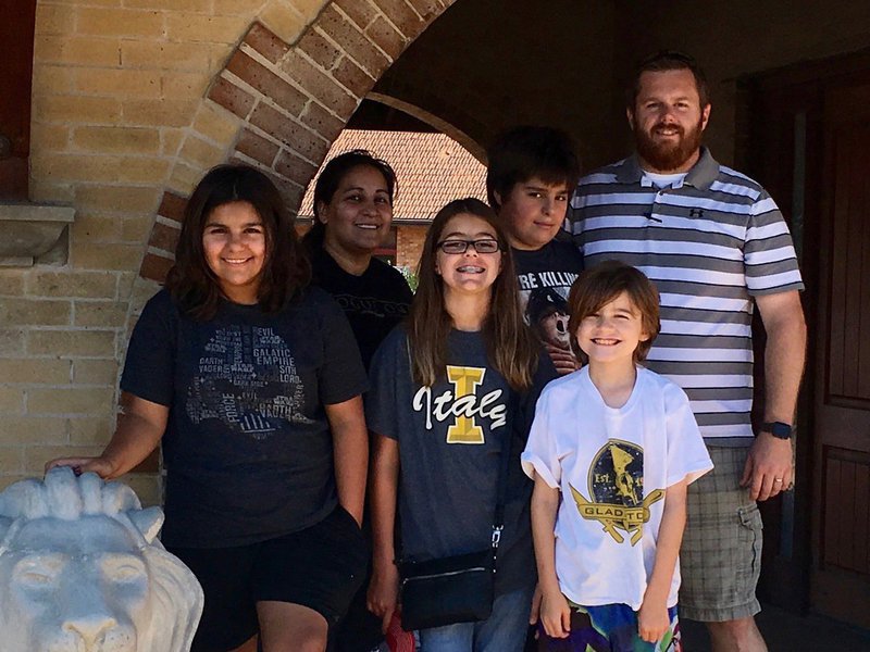 Image: Tessa South with her husband Mike South and children Evie, Catie, Mikey and Frankie