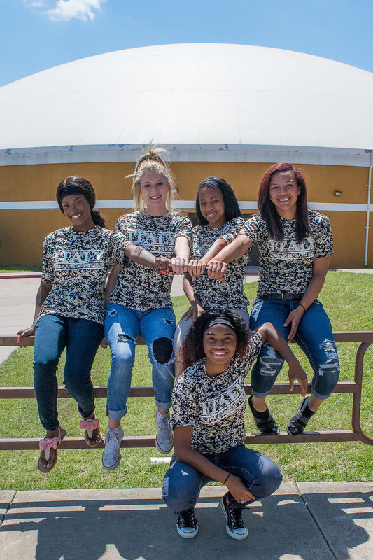 Image: 800 Meter Relay- Shaniaya Johnson, Courtney Riddle, T’keyah Pace, April Lusk and Chardanae Talton (Alternate)