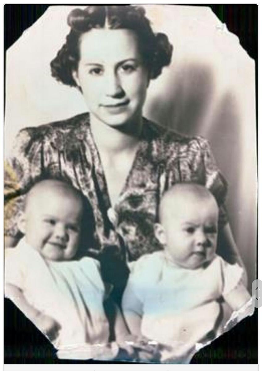 Image: Earlyne and her twins