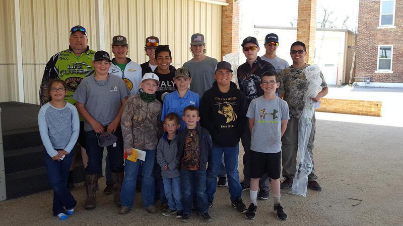 Image: Participants in the 1st Annual Gladiator Bass Club Land Tournament